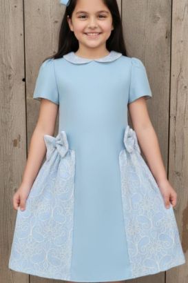 صورة فستان سماوي فينكات في الجوانب